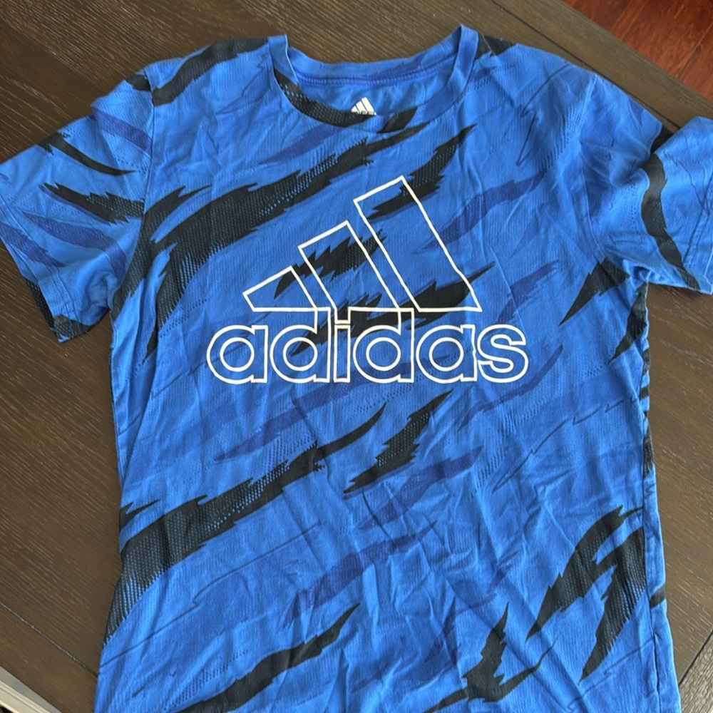 Adidas crew neck short sleeve graphic tee. Youth size XL (18-20)